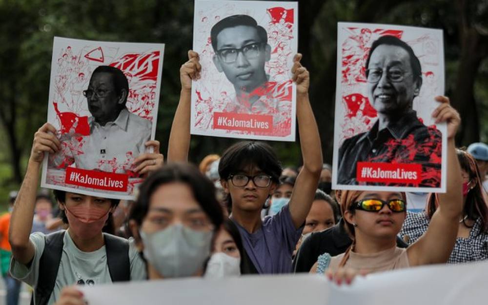 Philippine authorities on Friday said that eight senior communist guerrilla leaders had surrendered recently to the military’s eastern Mindanao Command, weeks after the death of rebellion founder Jose Maria Sison.